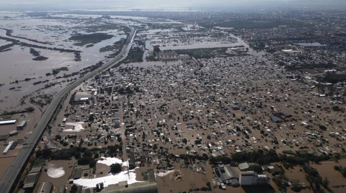 Fotografía aérea tomada con dron que muestra la inundación, en la ciudad de Porto Alegre (Brasil).