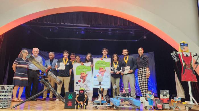Ganadores de la categoría Rescue Line y Tech Titans. Ganadores de la categoría Rescue Line y Tech Titans.