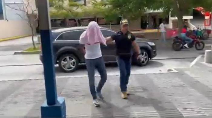 Arango recordó que luego de aprehendido el conserje será puesto a disposición de las autoridades de la Procuraduría Arango recordó que luego de aprehendido el conserje será puesto a disposición de las autoridades de la Procuraduría