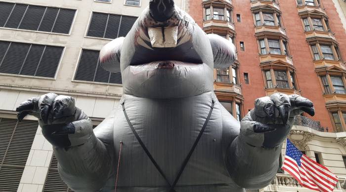 Una rata inflable en Nueva York. Una rata inflable en Nueva York.