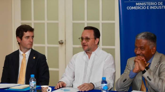 El ministro de Comercio e Industrias (MICI), Julio Moltó, presidió la segunda reunión de la Comisión de Innovación en Microelectrónica y Semiconductores (CIMS). El ministro de Comercio e Industrias (MICI), Julio Moltó, presidió la segunda reunión de la Comisión de Innovación en Microelectrónica y Semiconductores (CIMS).