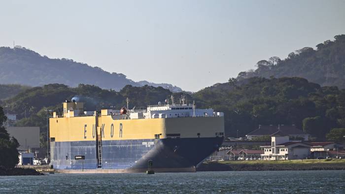 Actualmente, Estados Unidos es el mayor usuario del Canal, con más del 70 % de la carga que lo atraviesa destinada a o proveniente de ese país. China y Japón. Actualmente, Estados Unidos es el mayor usuario del Canal, con más del 70 % de la carga que lo atraviesa destinada a o proveniente de ese país. China y Japón.