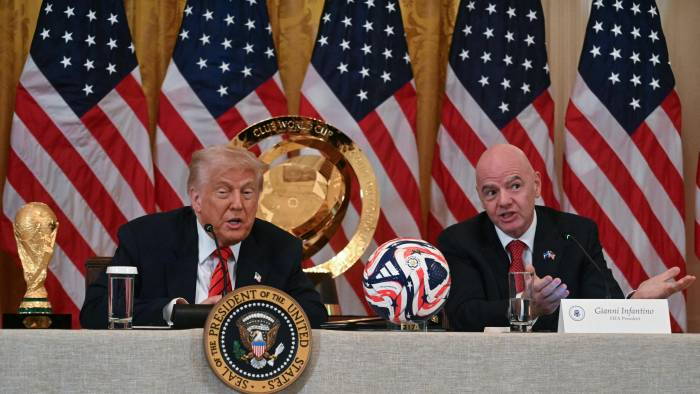 El presidente de los Estados Unidos, Donald Trump (izq.) junto al presidente de la FIFA, Gianni Infantino. El presidente de los Estados Unidos, Donald Trump (izq.) junto al presidente de la FIFA, Gianni Infantino.
