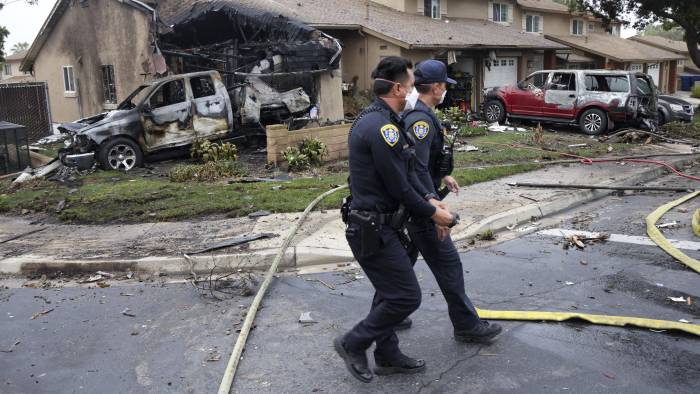‘Se confirman varias muertes en un accidente cerca de la calle Sculpin y la calle Santo’, indicó la Policía. ‘Se confirman varias muertes en un accidente cerca de la calle Sculpin y la calle Santo’, indicó la Policía.