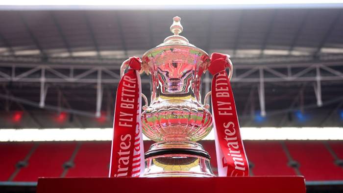 Ganar la competición, creada en 1871, le permitiría al Crystal Palace conquistarla por primera vez, y al Manchester City obtener su octavo título. Ganar la competición, creada en 1871, le permitiría al Crystal Palace conquistarla por primera vez, y al Manchester City obtener su octavo título.