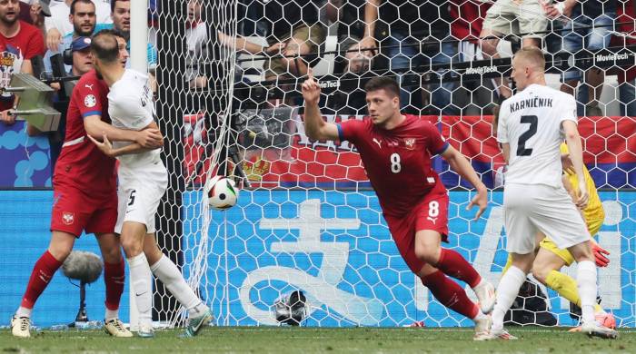 Los jugadores de Serbia celebran el 1-1, obra de Luka Jovic. Los jugadores de Serbia celebran el 1-1, obra de Luka Jovic.