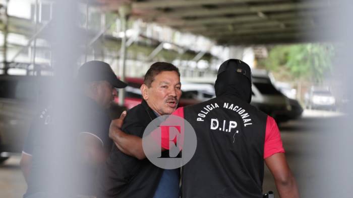 López aseguró que él no tenía nada que ocultar. López aseguró que él no tenía nada que ocultar.