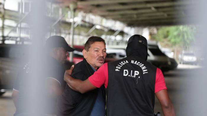 Momento en el que Genaro López llegaba a la sede de la DIJ en Ancón el pasado jueves 22 de mayo de 2025. Momento en el que Genaro López llegaba a la sede de la DIJ en Ancón el pasado jueves 22 de mayo de 2025.