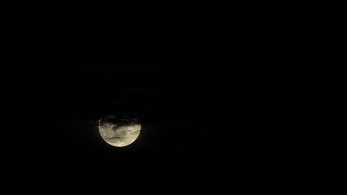 Una superluna ocurre cuando la luna está dentro del 90% de su aproximación más cercana a la Tierra. Una superluna ocurre cuando la luna está dentro del 90% de su aproximación más cercana a la Tierra.