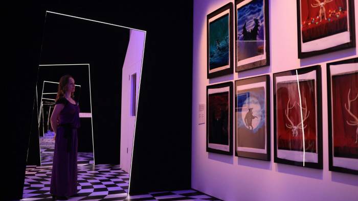 La exposición de Tim Burton ha despertado mucha curiosidad. A un día de su apertura rompió récord de preventa con 32.000 boletos vendidos. La exposición de Tim Burton ha despertado mucha curiosidad. A un día de su apertura rompió récord de preventa con 32.000 boletos vendidos.