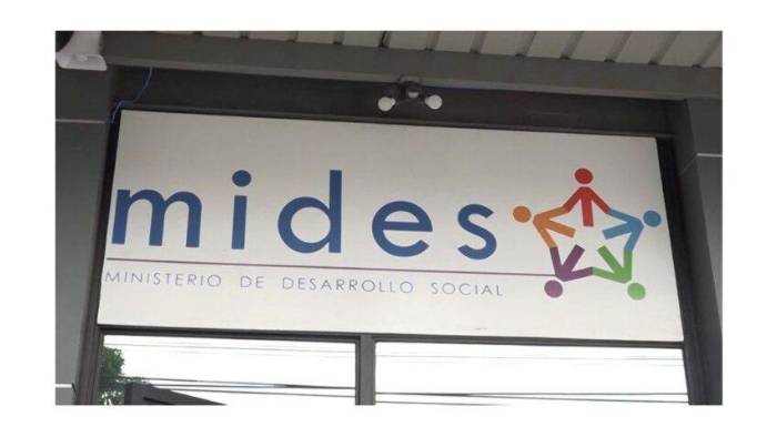 Ricardo Landero fue presdiente del Colegio de Notarios de Panamá, miembro del Tribunal de Honor y Disciplina del Colegio Nacional de Abogados. Ricardo Landero fue presdiente del Colegio de Notarios de Panamá, miembro del Tribunal de Honor y Disciplina del Colegio Nacional de Abogados.