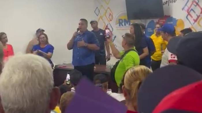 Rubén Darío Campos III durante un conversatorio con miembros de base del partido Realizando Metas. Rubén Darío Campos III durante un conversatorio con miembros de base del partido Realizando Metas.