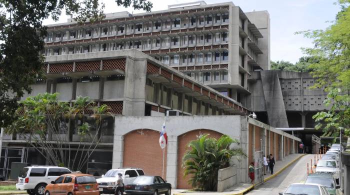 El actual hospital está colapsado por la gran cantidad de pacientes. El actual hospital está colapsado por la gran cantidad de pacientes.