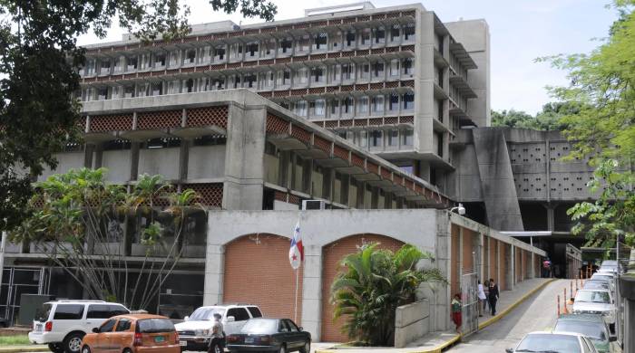 El actual hospital está colapsado por la gran cantidad de pacientes.