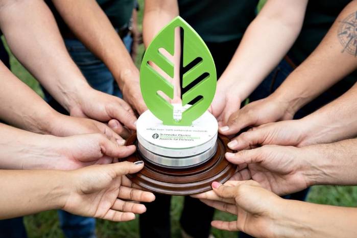 El reconocimiento honra los esfuerzos de las empresas en el camino hacia el net Zero y la descarbonización. El reconocimiento honra los esfuerzos de las empresas en el camino hacia el net Zero y la descarbonización.