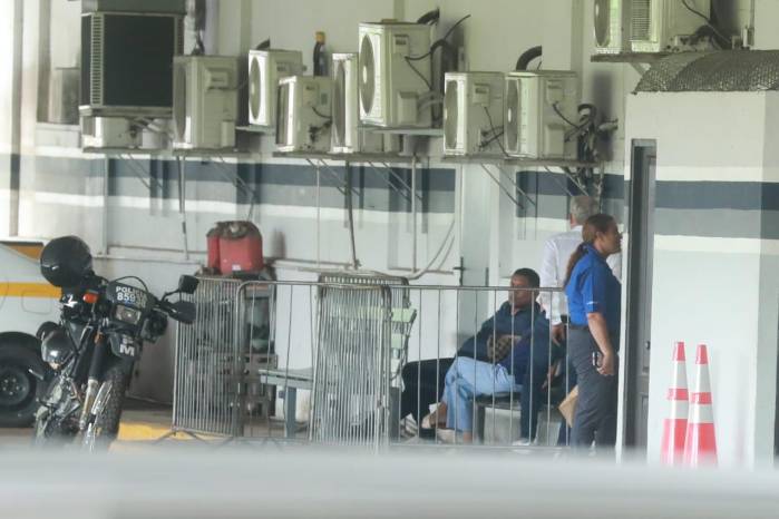 En la operación “Espejo de cristal” se efectuaron cuatro diligencias de allanamiento por los supuestos delitos contra la administración pública. En la operación “Espejo de cristal” se efectuaron cuatro diligencias de allanamiento por los supuestos delitos contra la administración pública.