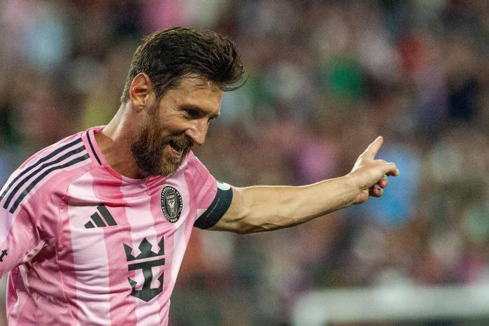 Lionel Messi celebrando uno de los goles frente al New England Revolution. Lionel Messi celebrando uno de los goles frente al New England Revolution.
