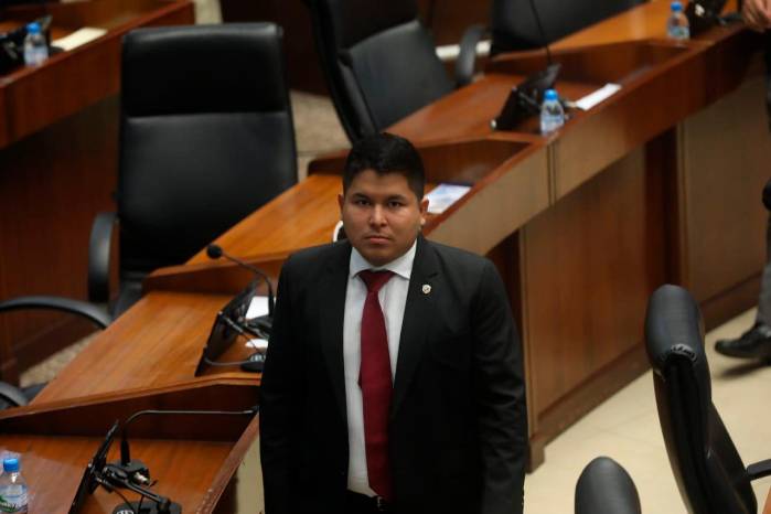 Zamora tras el prohijamiento de la norma agradeció a los diputados que integran la comisión y dijo que para tener esta discusión había que ser valiente. Zamora tras el prohijamiento de la norma agradeció a los diputados que integran la comisión y dijo que para tener esta discusión había que ser valiente.