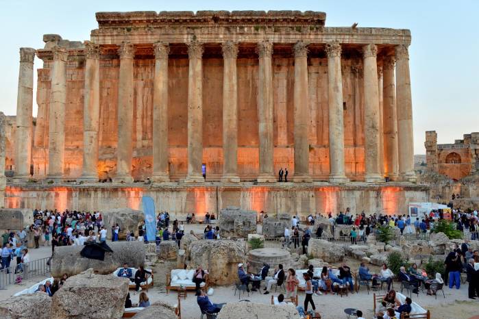 Imagen de archivo del festival de música que se celebra todos los años en las ruinas romanas de Baalbeck. (Líbano). Un impacto a tan sólo 500 metros del lugar ya ha hecho saltar todas las alarmas. Imagen de archivo del festival de música que se celebra todos los años en las ruinas romanas de Baalbeck. (Líbano). Un impacto a tan sólo 500 metros del lugar ya ha hecho saltar todas las alarmas.
