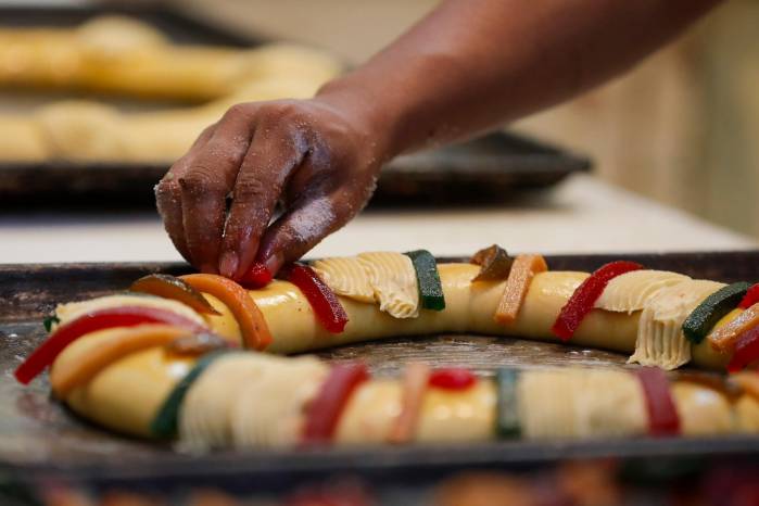 Frutas confitadas o cristalizadas representan las joyas de la corona de los reyes. Frutas confitadas o cristalizadas representan las joyas de la corona de los reyes.