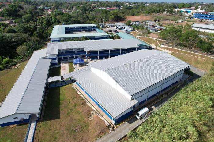 Residentes de Panamá Oeste reciben el Colegio Tomás Guardia y un Centro de Salud equipado Residentes de Panamá Oeste reciben el Colegio Tomás Guardia y un Centro de Salud equipado