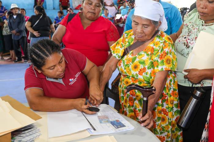 En total, 22,056 panameños que residen en áreas comarcales y de difícil acceso reciben pago de las Transferencias Monetarias Condicionadas del Mides En total, 22,056 panameños que residen en áreas comarcales y de difícil acceso reciben pago de las Transferencias Monetarias Condicionadas del Mides