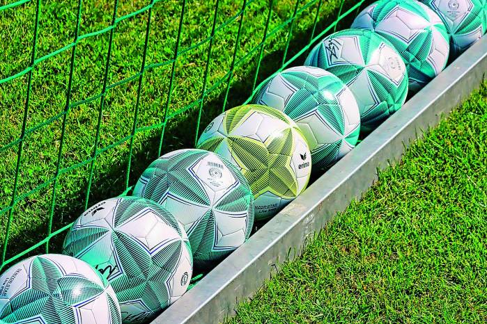 Balones de fútbol. Balones de fútbol.