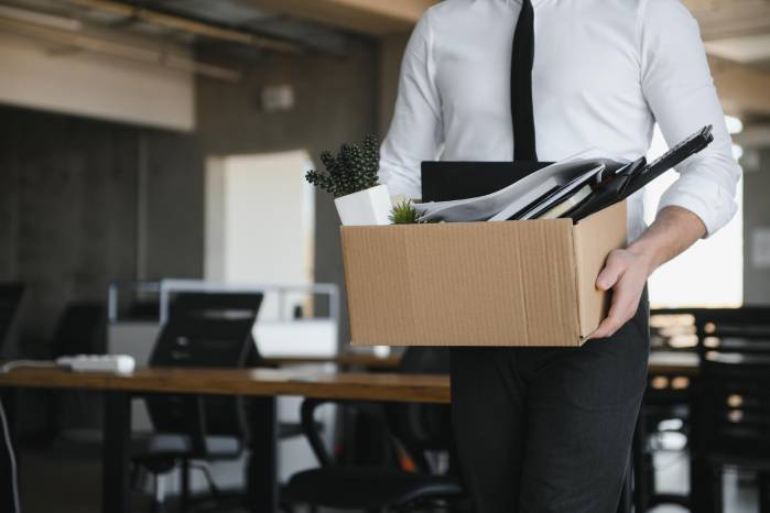 Manejar los despidos sin dañar la imagen corporativa es crucial. Manejar los despidos sin dañar la imagen corporativa es crucial.
