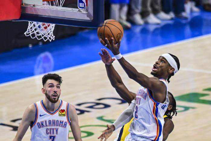 El escolta de los Oklahoma City Thunder Shai Gilgeous-Alexander (der.). El escolta de los Oklahoma City Thunder Shai Gilgeous-Alexander (der.).