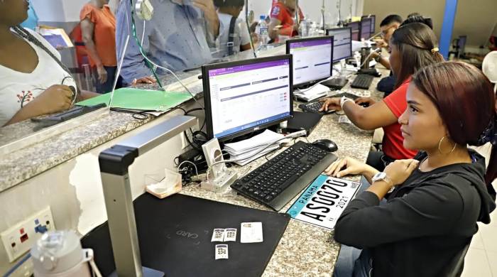 Para verificar la disponibilidad de la calcomanía o placa, se puede visitar el sitio web mupa.gob.pa. Para verificar la disponibilidad de la calcomanía o placa, se puede visitar el sitio web mupa.gob.pa.