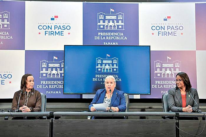 Conferencia de prensa de la ministra de Desarrollo Social, Beatriz Carles de Arango (centro), después del Consejo de Gabinete. Conferencia de prensa de la ministra de Desarrollo Social, Beatriz Carles de Arango (centro), después del Consejo de Gabinete.