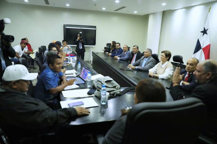 Bananeros reunidos con re Bananeros reunidos con re
