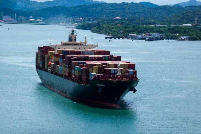 Los neopanamax se refiere a buques que superan las dimensiones máximas permitidas para transitar por las esclusas originales, conocidas como panamax. Los neopanamax se refiere a buques que superan las dimensiones máximas permitidas para transitar por las esclusas originales, conocidas como panamax.
