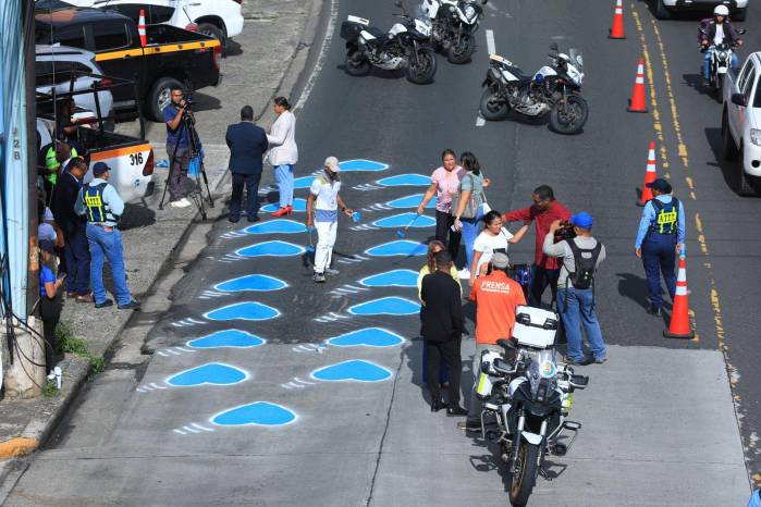 La tragedia sigue siendo un recordatorio de la necesidad de reforzar las medidas de seguridad en el transporte público. La tragedia sigue siendo un recordatorio de la necesidad de reforzar las medidas de seguridad en el transporte público.
