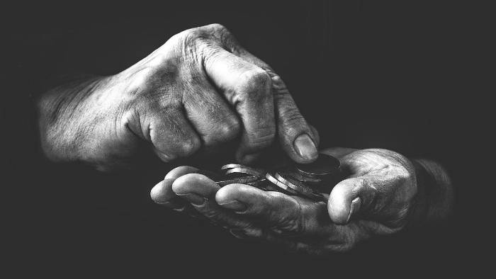 El fantasma de la pobreza se apodera del planeta. La población crece y con ella la miseria. El fantasma de la pobreza se apodera del planeta. La población crece y con ella la miseria.