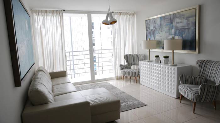 Son apartamentos espacios y llenos de luz natural. Son apartamentos espacios y llenos de luz natural.
