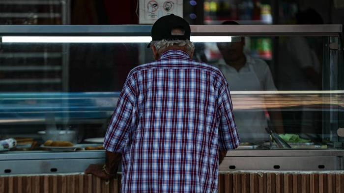La economía planteada en los adultos mayores es un potencial de desarrollo para los países. La economía planteada en los adultos mayores es un potencial de desarrollo para los países.