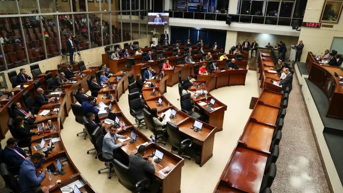 Corresponde al Órgano Legislativo el nombramiento del contralor y subcontralor general de la República, de conformidad con lo que establece el numeral 5 del artículo 161 de la Constitución Política de Panamá. Corresponde al Órgano Legislativo el nombramiento del contralor y subcontralor general de la República, de conformidad con lo que establece el numeral 5 del artículo 161 de la Constitución Política de Panamá.