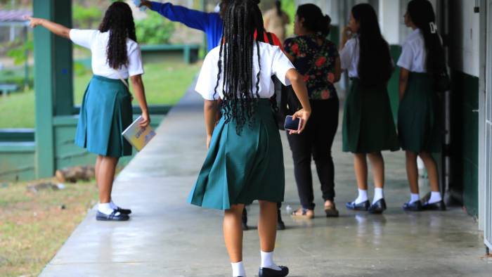 Como resultado, los egresados de la educación media enfrentan serias deficiencias en competencias fundamentales. Como resultado, los egresados de la educación media enfrentan serias deficiencias en competencias fundamentales.