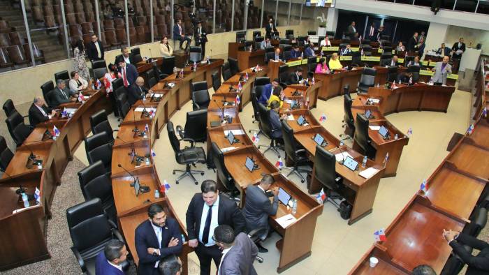 El nuevo director recibió 40 votos a favor durante su ratificación en el pleno. El nuevo director recibió 40 votos a favor durante su ratificación en el pleno.