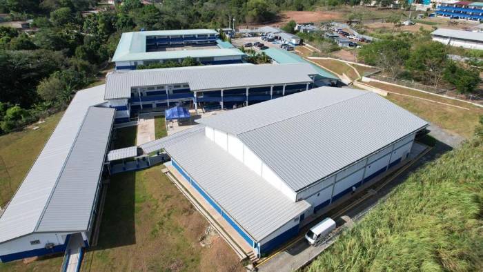 Residentes de Panamá Oeste reciben el Colegio Tomás Guardia y un Centro de Salud equipado Residentes de Panamá Oeste reciben el Colegio Tomás Guardia y un Centro de Salud equipado