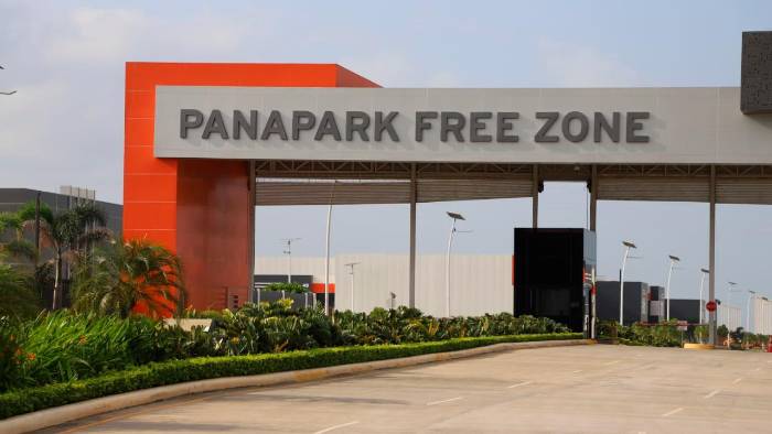 Fachada de la entrada de la zona franca Panapark Free Zone, en la 24 de Diciembre. Fachada de la entrada de la zona franca Panapark Free Zone, en la 24 de Diciembre.