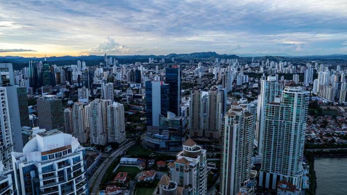 Panamá busca impulsar una serie de proyectos para reactivar su economía. Panamá busca impulsar una serie de proyectos para reactivar su economía.