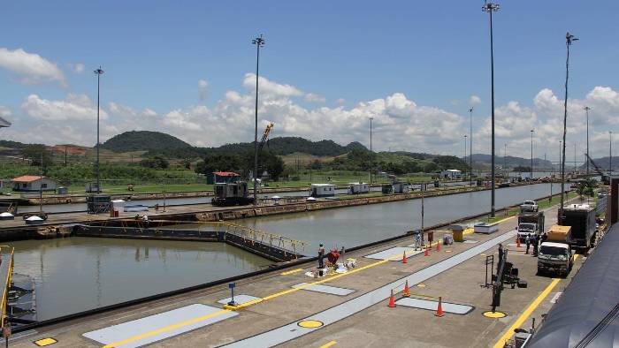 Vista panorámica al Canal de Panamá. Vista panorámica al Canal de Panamá.