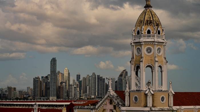 En Panamá, hasta abril, había un total de 2,3 millones personas con referencias de crédito. En Panamá, hasta abril, había un total de 2,3 millones personas con referencias de crédito.