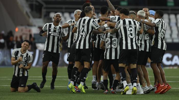 Los jugadores de Botafogo celebran al coronarse campeones del Brasileirao. Los jugadores de Botafogo celebran al coronarse campeones del Brasileirao.