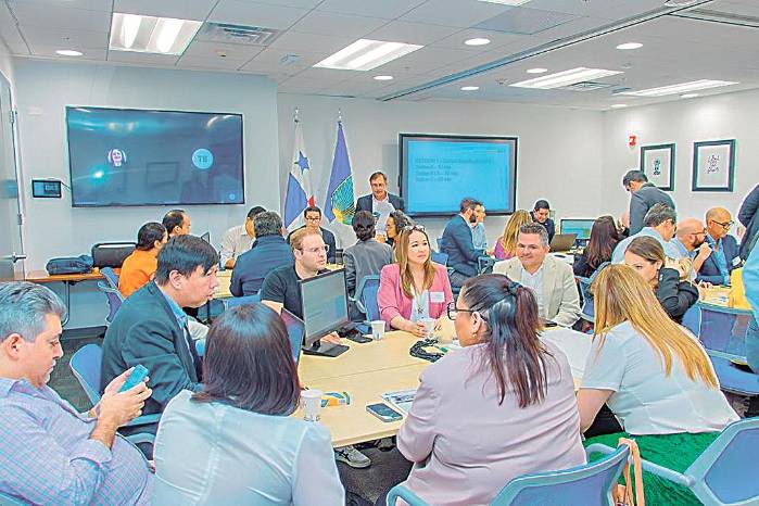 Desarrollo de los talleres de diálogo, que reunieron a actores de gobierno, academia, gremios y sociedad civil. Desarrollo de los talleres de diálogo, que reunieron a actores de gobierno, academia, gremios y sociedad civil.