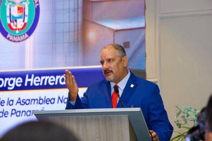 Entre los candidatos para dirigir el Partido Panameñista está el diputado Jorge Herrera, actual presidente de la Asamblea Nacional. Entre los candidatos para dirigir el Partido Panameñista está el diputado Jorge Herrera, actual presidente de la Asamblea Nacional.