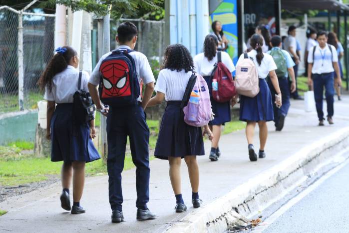 Hasta la fecha los estudiantes panameños han perdido 40 días de clases. Exigen a los docentes y al Gobierno poner un fin a las huelgas y al paro nacional. Hasta la fecha los estudiantes panameños han perdido 40 días de clases. Exigen a los docentes y al Gobierno poner un fin a las huelgas y al paro nacional.