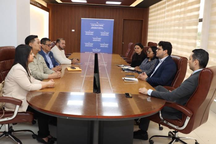 La reunión entre la Alcaldía de La Chorrera y el Ministerio de Vivienda y Ordenamiento Territorial. La reunión entre la Alcaldía de La Chorrera y el Ministerio de Vivienda y Ordenamiento Territorial.
